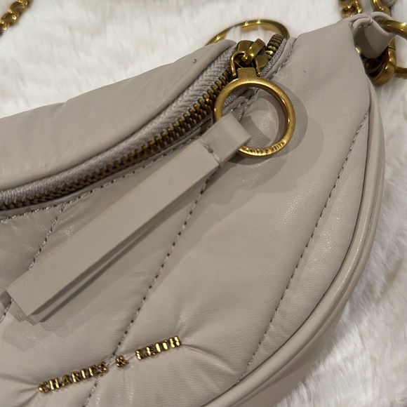 Charles & Kieth Philomena wrinkled-effect Half Moon crossbody bag - Picture 3 of 6
